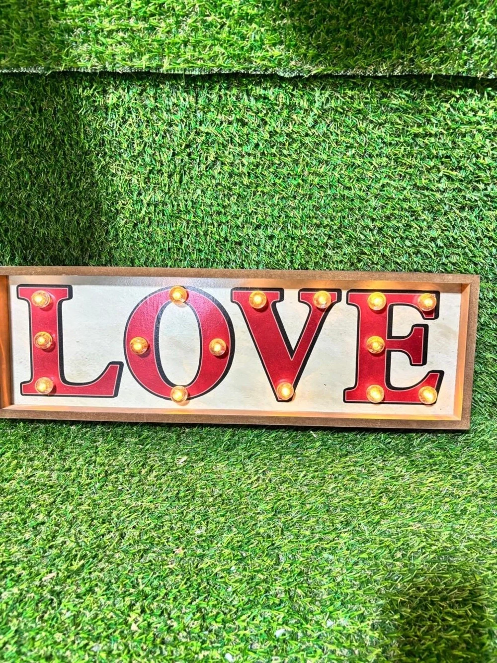 LOVE Marquee Light Up Sign Vintage Style Red Wood Frame Battery Wall Decor